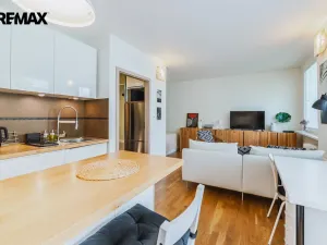 Pronájem bytu 1+kk, Praha - Hostivař, Strašnická, 35 m2