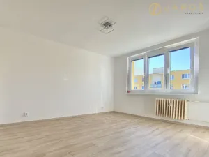 Pronájem bytu 1+1, Kadaň, Na Podlesí, 37 m2