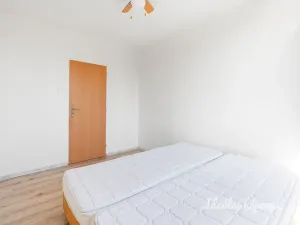 Pronájem bytu 2+kk, Praha - Prosek, Zárybská, 41 m2