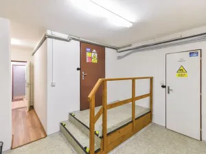 Prodej výrobních prostor, Praha - Horní Počernice, Komárovská, 210 m2
