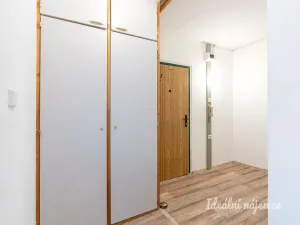 Pronájem bytu 2+kk, Praha - Řepy, Bazovského, 42 m2