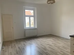 Pronájem bytu 1+kk, Praha - Vršovice, Orelská, 31 m2