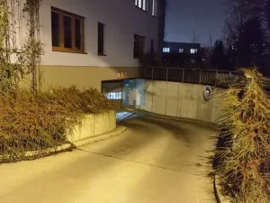 Pronájem garážového stání, Praha, Březenská, 12 m2