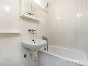 Pronájem bytu 2+kk, Praha, Ohradní, 42 m2
