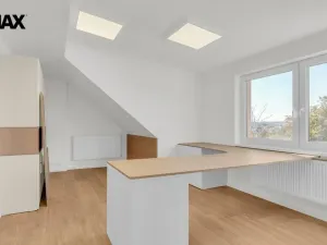 Prodej kanceláře, Třebíč - Stařečka, Sucheniova, 410 m2