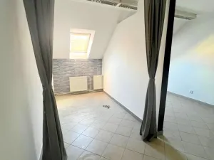 Pronájem obchodního prostoru, Chlumec nad Cidlinou - Chlumec nad Cidlinou IV, Kozelkova, 24 m2