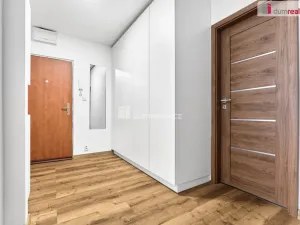 Prodej bytu 3+1, Karlovy Vary - Bohatice, Ostrovská, 76 m2