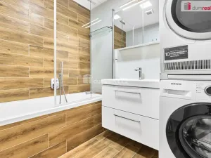Prodej bytu 3+1, Karlovy Vary - Bohatice, Ostrovská, 76 m2