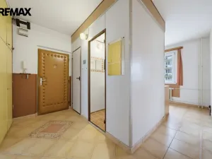 Prodej bytu 3+1, Karlovy Vary, Krymská, 71 m2