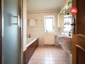 Prodej rodinného domu, Karlovy Vary, Vančurova, 260 m2