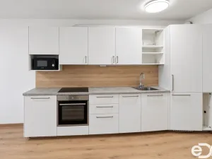Pronájem bytu 1+kk, Praha, Choceradská, 41 m2