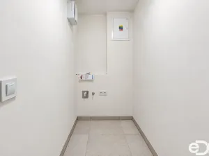 Pronájem bytu 1+kk, Praha, Choceradská, 41 m2