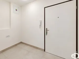 Pronájem bytu 1+kk, Praha, Choceradská, 41 m2
