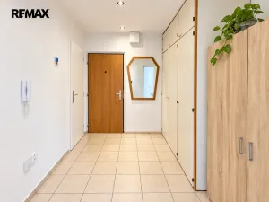 Prodej bytu 2+1, Praha - Kamýk, Vnoučkova, 62 m2