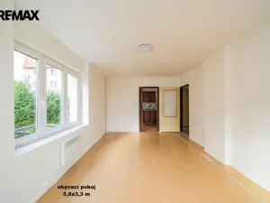 Prodej bytu 3+1, Odolena Voda - Dolínek, Náměstí Vítězslava Hálka, 77 m2