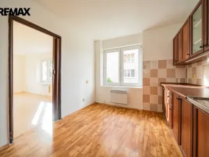 Prodej bytu 3+1, Odolena Voda - Dolínek, Náměstí Vítězslava Hálka, 77 m2
