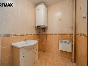 Prodej bytu 3+1, Odolena Voda - Dolínek, Náměstí Vítězslava Hálka, 77 m2