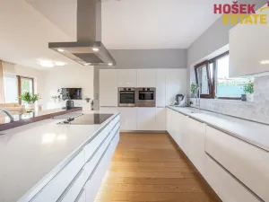 Prodej rodinného domu, Holubice, 240 m2