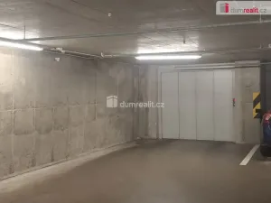 Pronájem garáže, Praha - Žižkov, Jeseniova, 14 m2