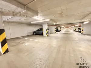 Pronájem garážového stání, Olomouc, Aloise Rašína, 13 m2
