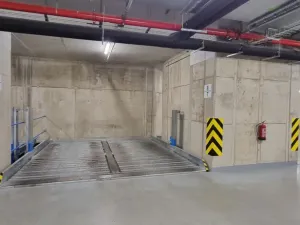 Prodej garážového stání, Praha, V jehličí, 12 m2