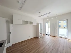 Pronájem bytu 1+kk, Brno, Komárovská, 28 m2