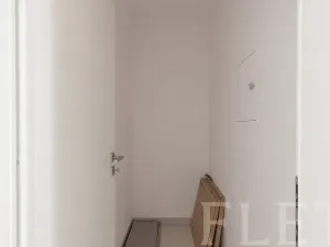Pronájem bytu 2+kk, Praha - Karlín, Křižíkova, 49 m2