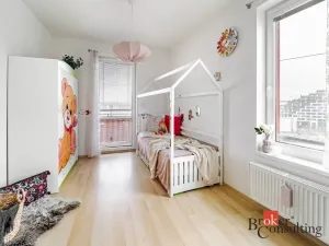 Pronájem bytu 3+kk, Praha - Hloubětín, Nademlejnská, 85 m2