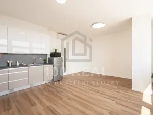Pronájem bytu 1+kk, Pardubice, třída Míru, 37 m2