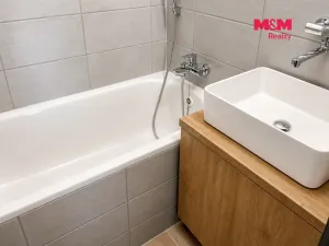 Pronájem bytu 1+1, Pardubice - Zelené Předměstí, Benešovo náměstí, 39 m2