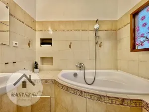 Prodej bytu 2+1, Praha - Libeň, náměstí Dr. Václava Holého, 80 m2