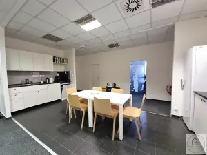 Pronájem kanceláře, Praha - Libeň, 714 m2