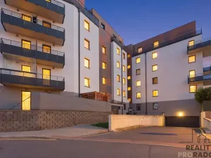 Pronájem bytu 1+kk, Praha - Letňany, Škrábkových, 39 m2