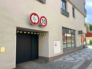 Pronájem garážového stání, Praha - Smíchov, Pod Barvířkou, 16 m2