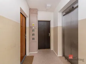 Pronájem bytu 2+kk, Praha - Kobylisy, Chabařovická, 47 m2