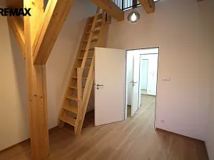 Pronájem bytu 2+kk, Chrastava, náměstí 1. máje, 71 m2