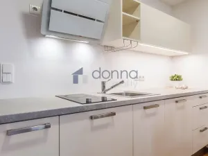 Pronájem bytu 1+kk, Praha, Švédská, 43 m2
