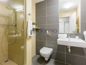 Pronájem bytu 1+kk, Praha, Švédská, 43 m2