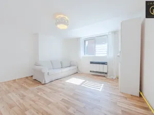 Prodej bytu 2+1, Unhošť, Komenského, 48 m2