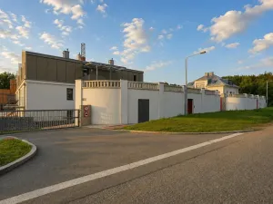 Pronájem garážového stání, Praha - Hrdlořezy, Mezitraťová, 12 m2