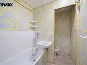 Prodej bytu 1+1, Karlovy Vary - Dvory, Chebská, 33 m2
