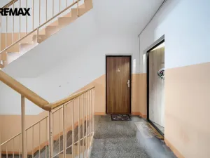 Prodej bytu 1+1, Karlovy Vary - Dvory, Chebská, 33 m2