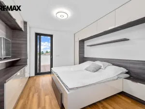 Prodej vícegeneračního domu, Praha - Křeslice, Ibišková, 304 m2