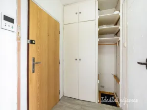 Pronájem bytu 1+kk, Praha - Prosek, Bílinská, 26 m2