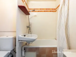 Pronájem bytu 1+kk, Praha - Prosek, Bílinská, 26 m2