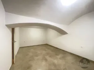 Pronájem bytu 2+kk, Praha - Smíchov, Plzeňská, 22 m2