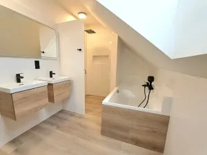 Prodej rodinného domu, Stochov, náměstí u dubu, 110 m2
