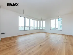 Prodej bytu 1+kk, Praha - Radlice, U Komína, 38 m2