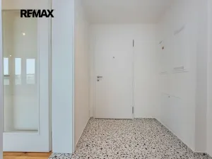 Prodej bytu 1+kk, Praha - Radlice, U Komína, 38 m2