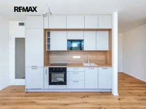 Pronájem bytu 1+kk, Praha - Radlice, U Komína, 37 m2